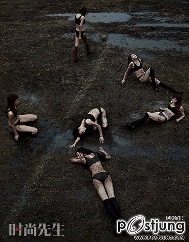 นักฟุตบอลหญิง (Female soccer player)