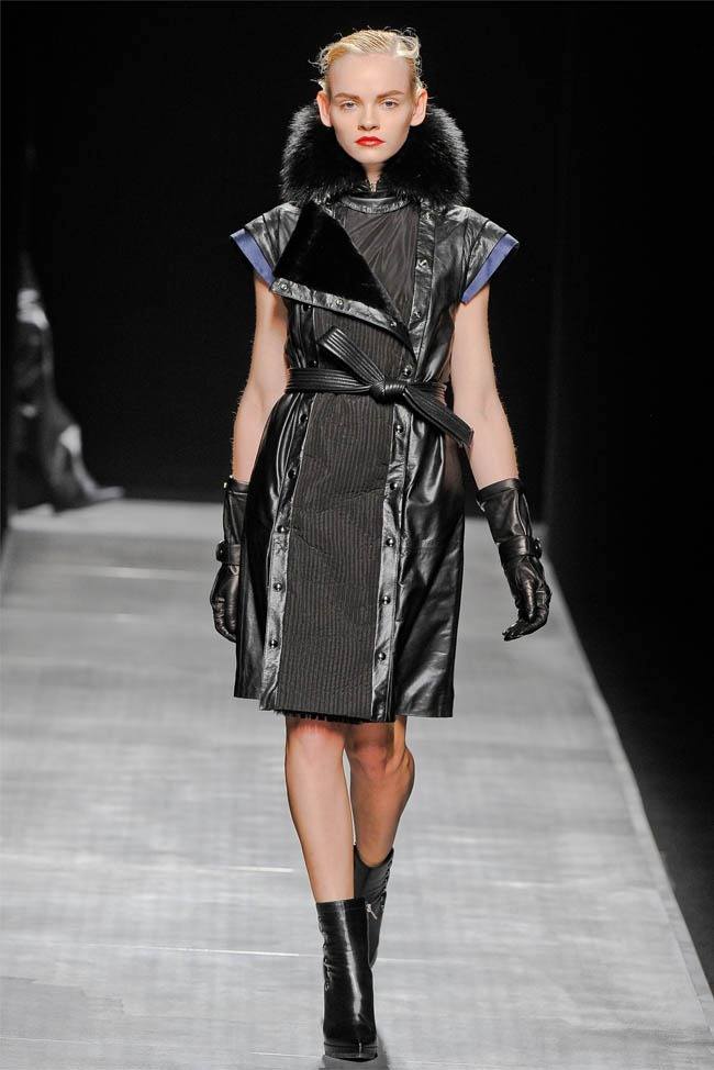 MILAN FASHION WEEK: SPORTMAX FALL 2012