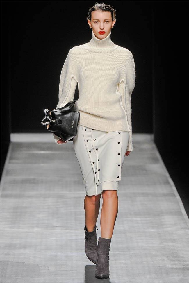 MILAN FASHION WEEK: SPORTMAX FALL 2012