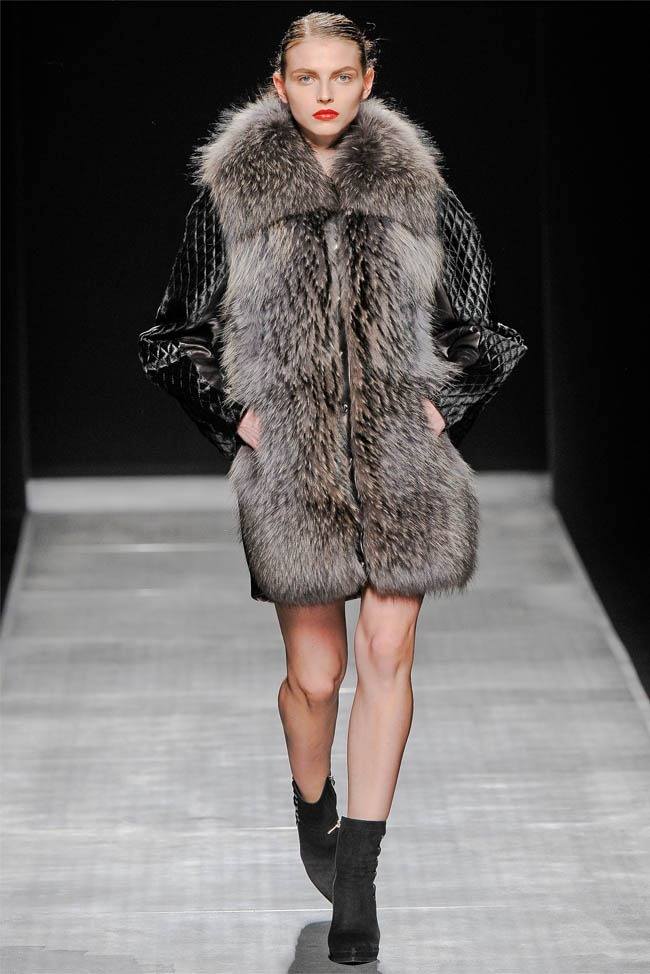 MILAN FASHION WEEK: SPORTMAX FALL 2012