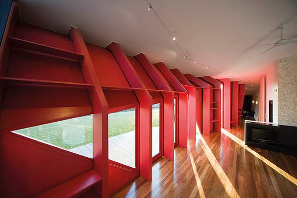 Modern Wooden Home Unfolds on Australia’s Beach