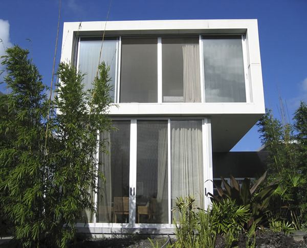 Hawaiian House built on lavaflow from nearby active volcano!