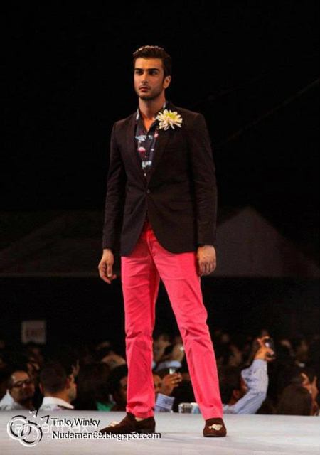 หนุ่มหล่อ Imran abbas ในงาน Splash Fashion Festival ที่Dubai