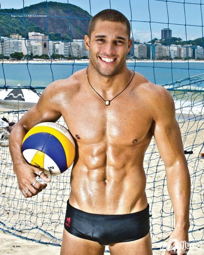 Roger Monssores @ DNA Magazine #147