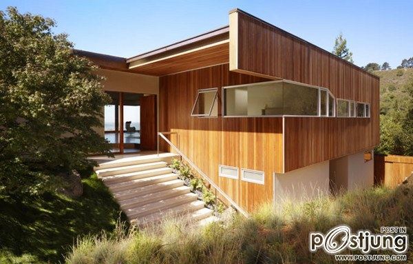 Modern Hillside House Rules the Hills in Berkeley, CA