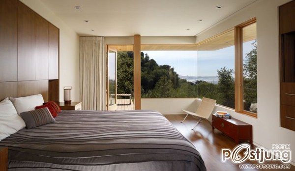 Modern Hillside House Rules the Hills in Berkeley, CA