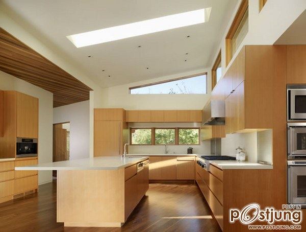 Modern Hillside House Rules the Hills in Berkeley, CA