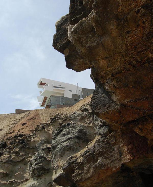 Peru Modern Architecture - if only I could decide what's more fascinating: the house or the location