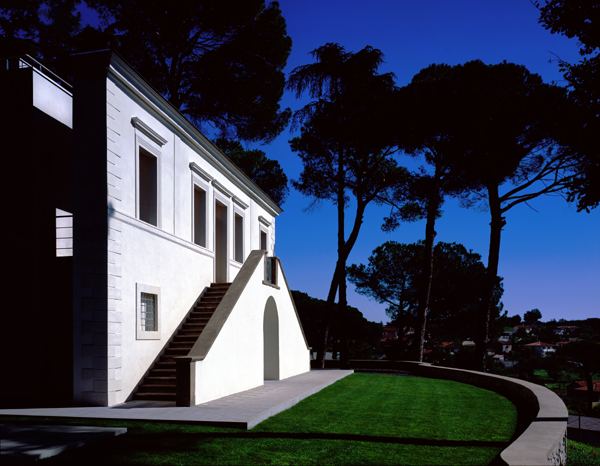 Modern Italian Villa Design Blends Old and New