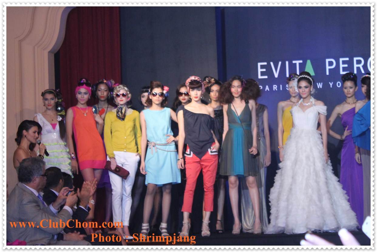 ชมพู่ อารยา  ในงาน  Evita Peroni Autumn 2012 Fashion Show