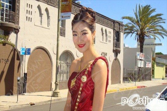 'แพนเค้ก เขมนิจ'สวมชุดนางสงกรานต์โชวตัวที่ลอส แอนเจลิส