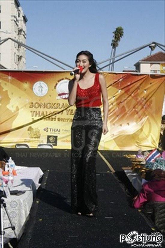 'แพนเค้ก เขมนิจ'สวมชุดนางสงกรานต์โชวตัวที่ลอส แอนเจลิส