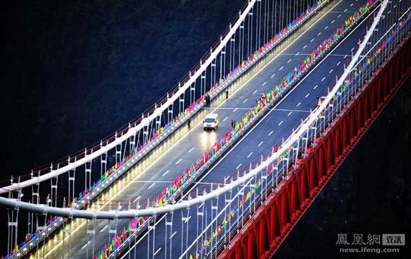 จีนเปิดสะพานแขวน ที่ยาวและสูงที่สุดในโลก