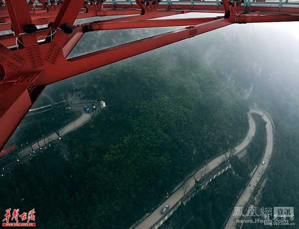 จีนเปิดสะพานแขวน ที่ยาวและสูงที่สุดในโลก