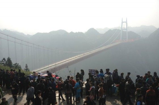 จีนเปิดสะพานแขวน ที่ยาวและสูงที่สุดในโลก