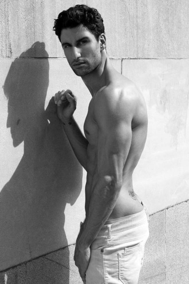 MASCULINE DOSAGE: ALEJANDRO SALGUEIRO BY PHOTOGRAPHER THOMAS SYNNAMON