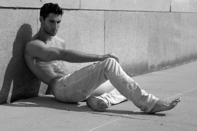 MASCULINE DOSAGE: ALEJANDRO SALGUEIRO BY PHOTOGRAPHER THOMAS SYNNAMON