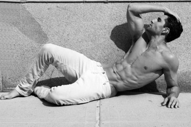 MASCULINE DOSAGE: ALEJANDRO SALGUEIRO BY PHOTOGRAPHER THOMAS SYNNAMON