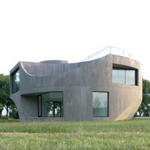 Concrete House in Argentina - a modern cast concrete sculpture!