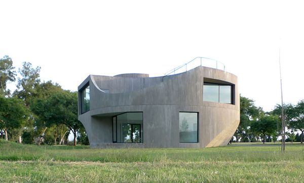 Concrete House in Argentina - a modern cast concrete sculpture!