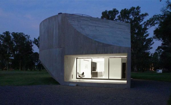 Concrete House in Argentina - a modern cast concrete sculpture!