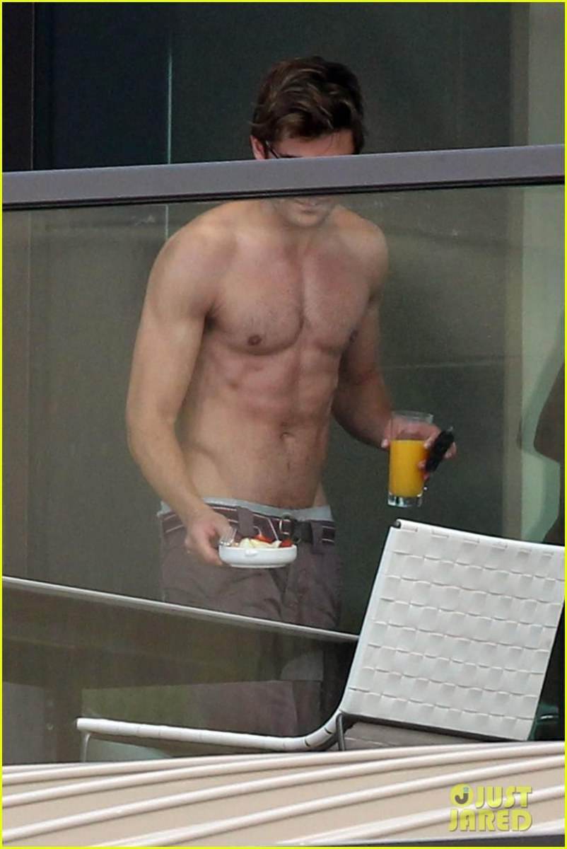 แอบถ่าย Zac Efron คัน....!!!