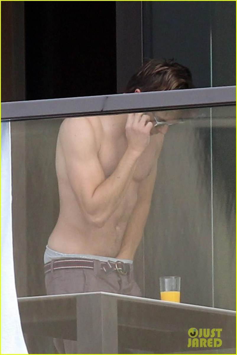 แอบถ่าย Zac Efron คัน....!!!