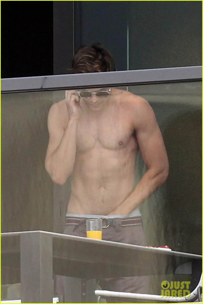 แอบถ่าย Zac Efron คัน....!!!