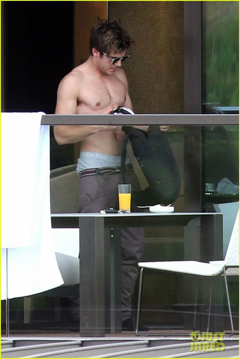 แอบถ่าย Zac Efron คัน....!!!