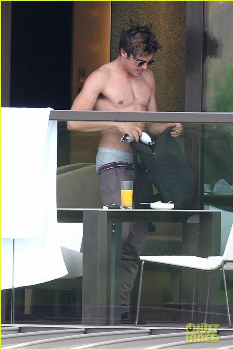 แอบถ่าย Zac Efron คัน....!!!