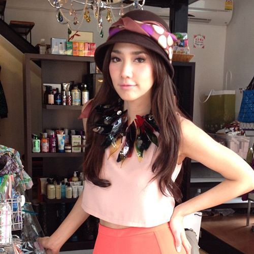 เสื้อเอวลอยโชว์สะดือ เทรนด์ฮิตของสาวฮอต