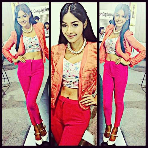 เสื้อเอวลอยโชว์สะดือ เทรนด์ฮิตของสาวฮอต