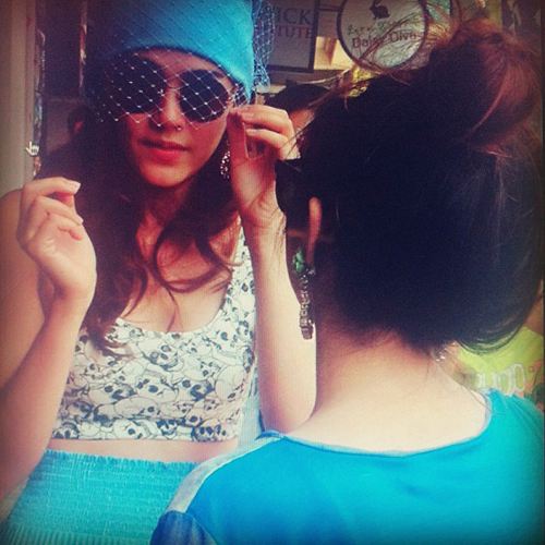 เสื้อเอวลอยโชว์สะดือ เทรนด์ฮิตของสาวฮอต