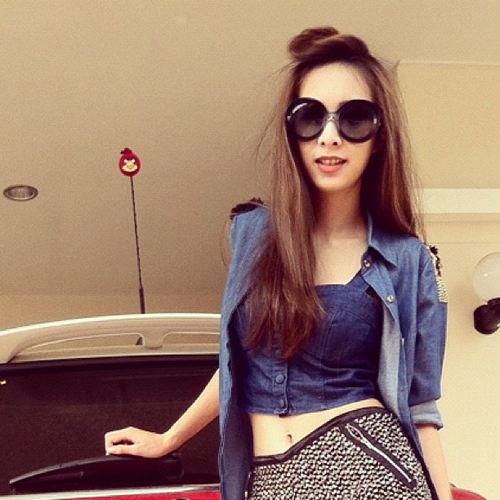 เสื้อเอวลอยโชว์สะดือ เทรนด์ฮิตของสาวฮอต