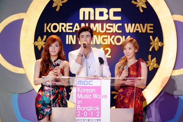 ประมวลภาพคอนเสิร์ต Korean Music Wave in Bangkok 2012