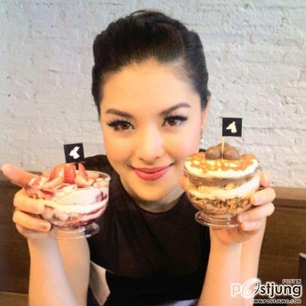 ลิเดีย  ขาวมากก