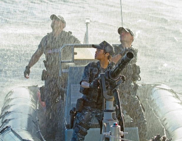 Rihanna มาในมาดเท่ห์กับภาพยนต์เรื่อง BattleShip