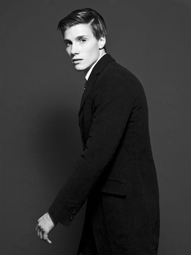 FASHION PHOTOGRAPHY: DORIAN REEVES BY PHOTOGRAPHER CONAN THAI