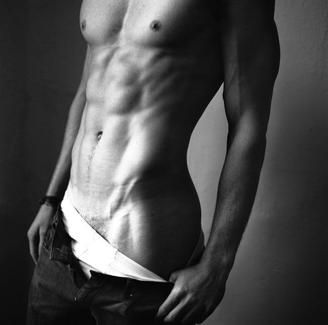 MASCULINE DOSAGE: JULIAN NADERER BY PHOTOGRAPHER JUSTIN VIOLINI