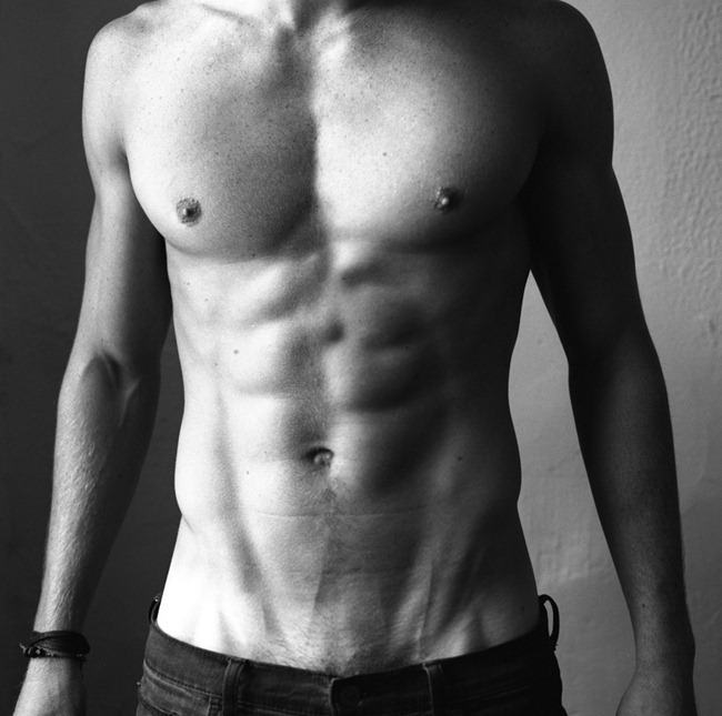 MASCULINE DOSAGE: JULIAN NADERER BY PHOTOGRAPHER JUSTIN VIOLINI