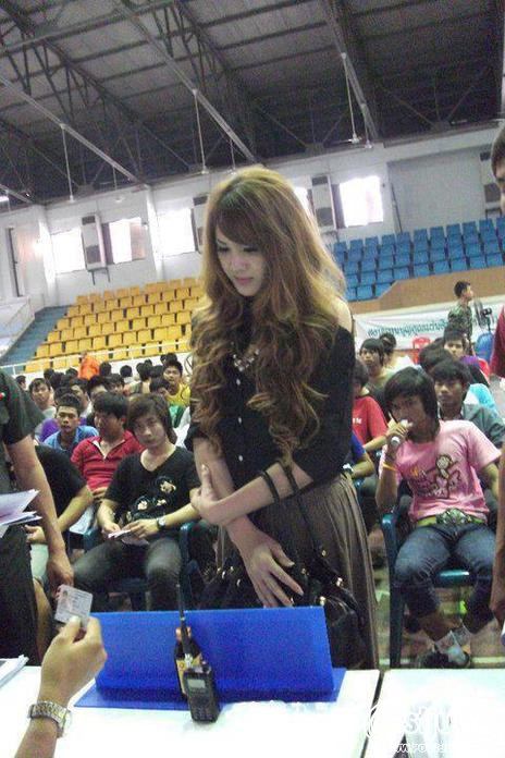 สาวสวยที่ต้องซวยมาเกณฑ์ทหาร