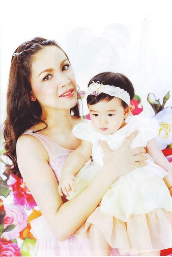 กบ สุวนันท์ & น้องณดา @ ขวัญเรือน no.670 April 2012