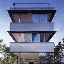 Modern Japan Houses - 360-degree garden access plus a rooftop patio!