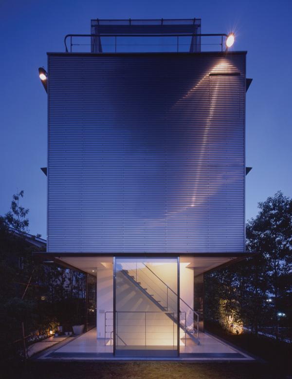 Modern Japan Houses - 360-degree garden access plus a rooftop patio!