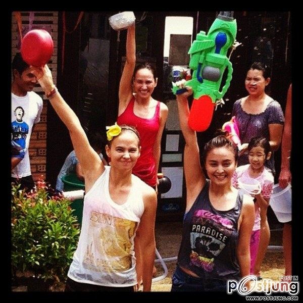 มาเล่นน้ำสงกรานต์กับเหล่าดารากันเร็ววว