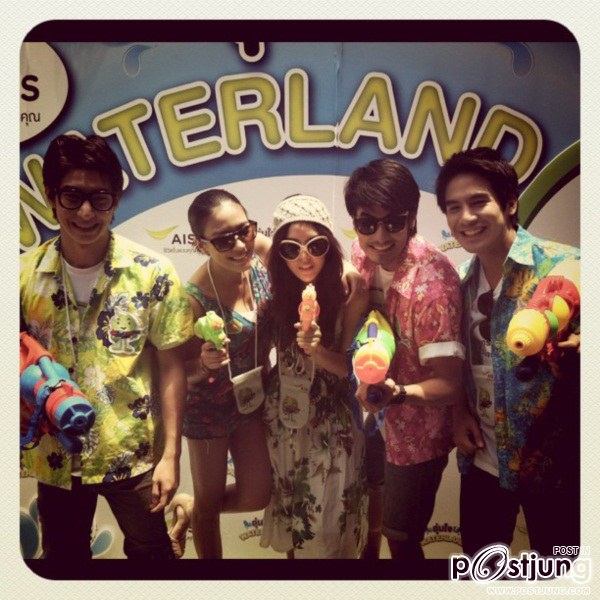 มาเล่นน้ำสงกรานต์กับเหล่าดารากันเร็ววว