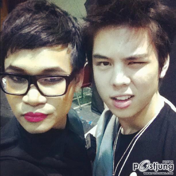 วัยรุ่นพันล้านกับตุ๊ดปากแดง