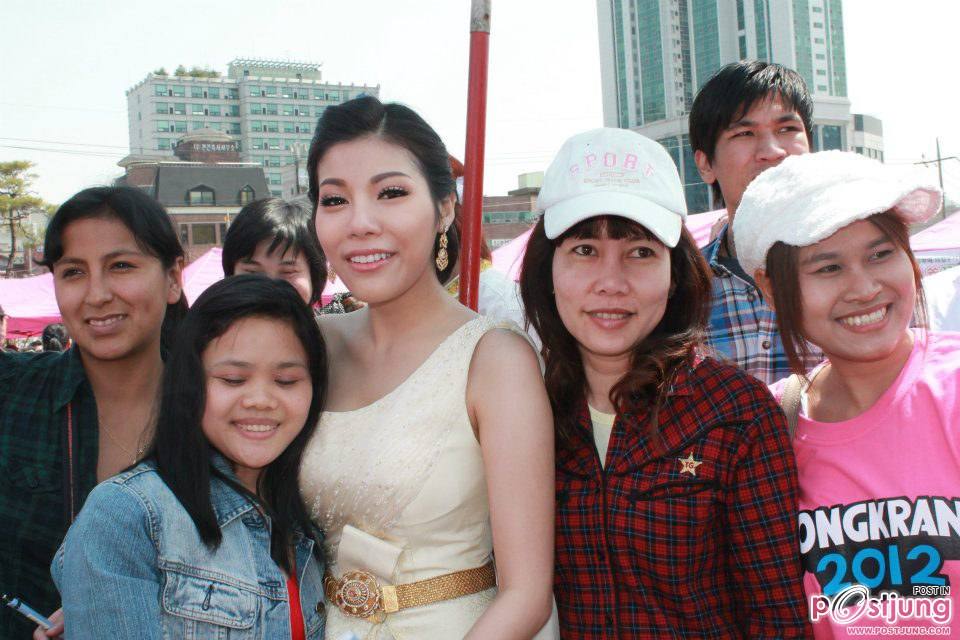 หนูแหวน กับงานสงกรานต์ เกาหลี 2012