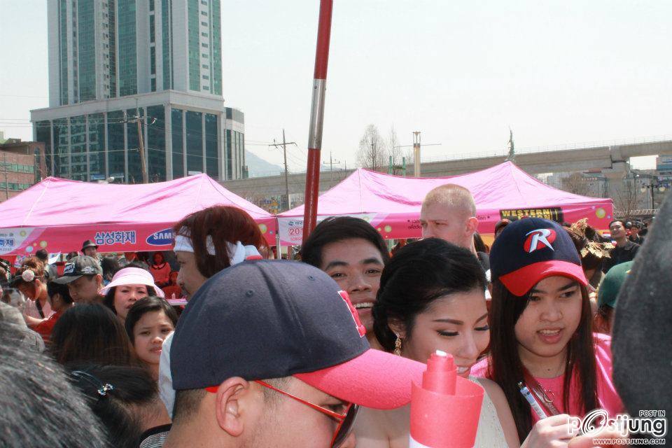 หนูแหวน กับงานสงกรานต์ เกาหลี 2012