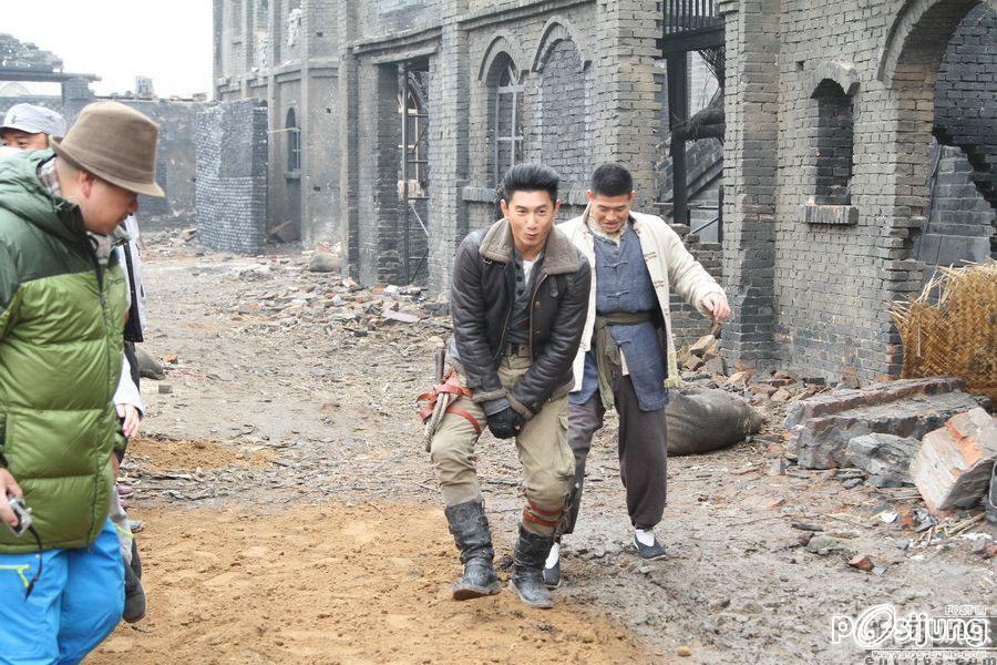 Advance Toward Gunfires 向著炮火前進 (2012)